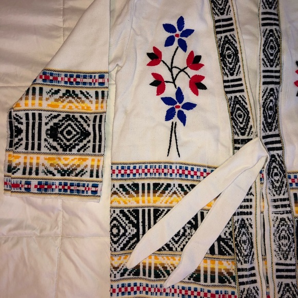 Unisex Coat. Embroidered. Tie closure. Size M. - Picture 2 of 6